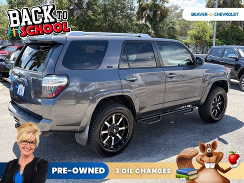 Used 2018 Toyota 4Runner SR5 AWD/4WD image 7