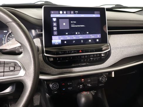 Used 2023 Jeep Compass Sport image 5