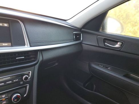 Used 2020 Kia Optima SE image 25
