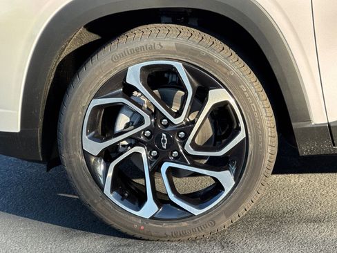 New 2026 Chevrolet Trax RS w/ Sunroof Package image 24
