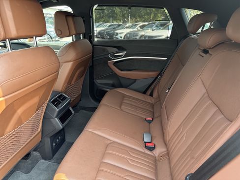Used 2019 Audi e-tron Prestige w/ Prestige Package AWD/4WD image 16