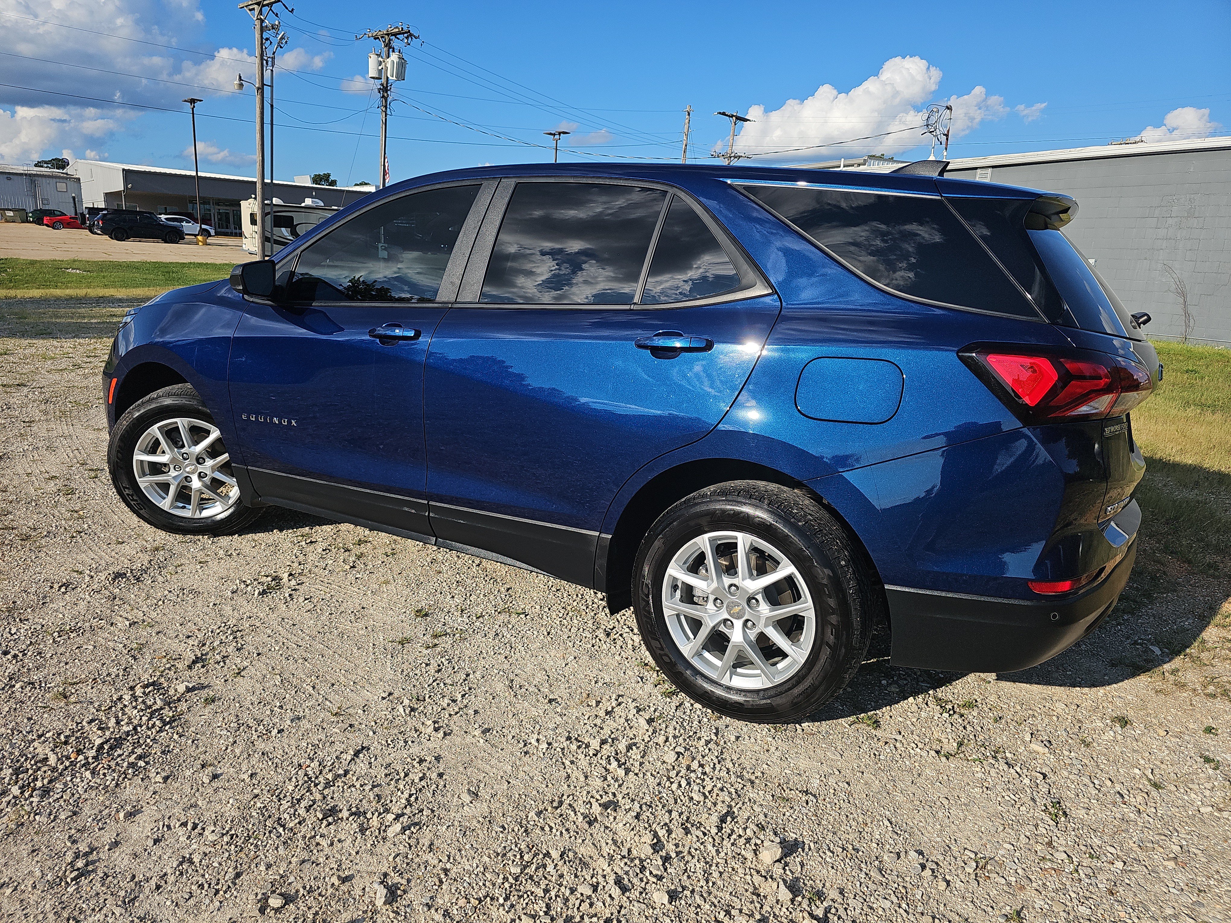 Used 2023 Chevrolet Equinox LS w/ LS Convenience Package AWD/4WD image 7