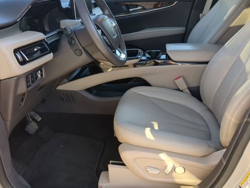 Used 2022 Lincoln Nautilus FWD w/ Premium Package image 11