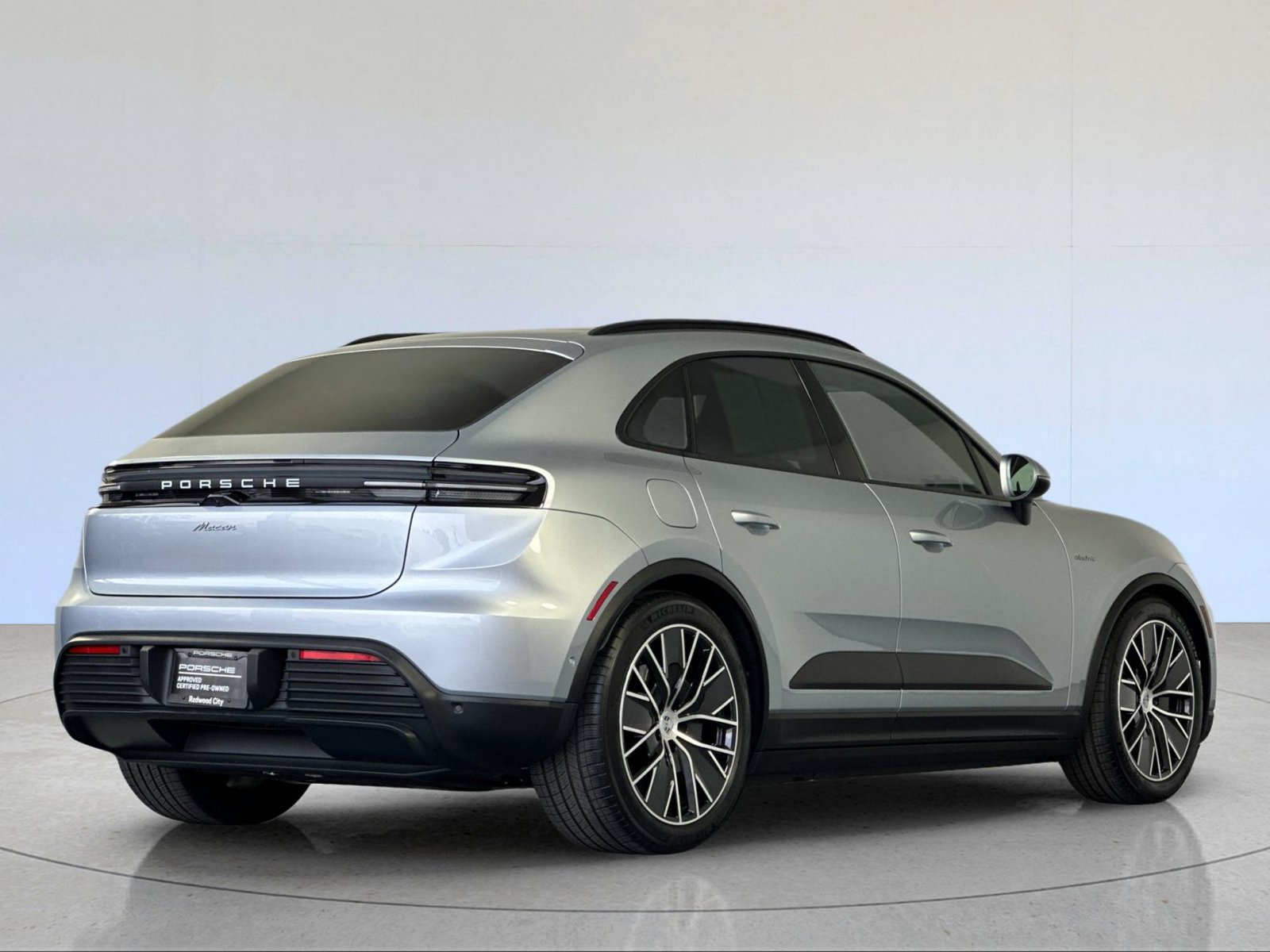 Certified 2025 Porsche Macan Electric RWD image 8