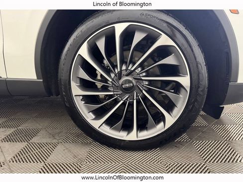Used 2025 Lincoln Aviator Reserve w/ Equipment Group 201A AWD/4WD image 17