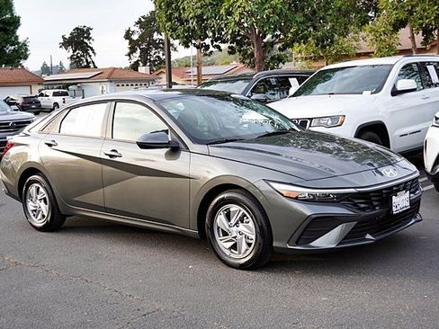 Certified 2026 Hyundai Elantra SE image 6