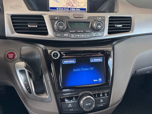 Used 2016 Honda Odyssey Touring Elite image 2