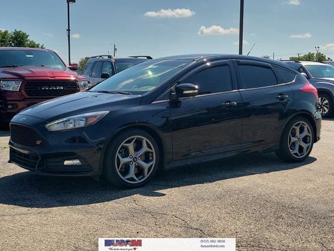 Used 2018 Ford Focus ST FWD image 2