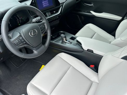 New 2026 Lexus UX 300h FWD image 9