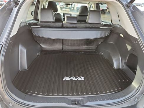 Used 2022 Toyota RAV4 XLE Premium image 25