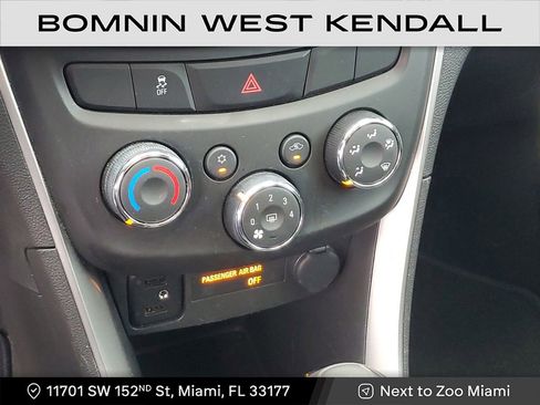 Used 2022 Chevrolet Trax LT w/ LT Convenience Package image 25