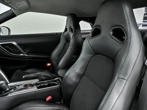 Used 2009 Nissan GT-R Premium image 21