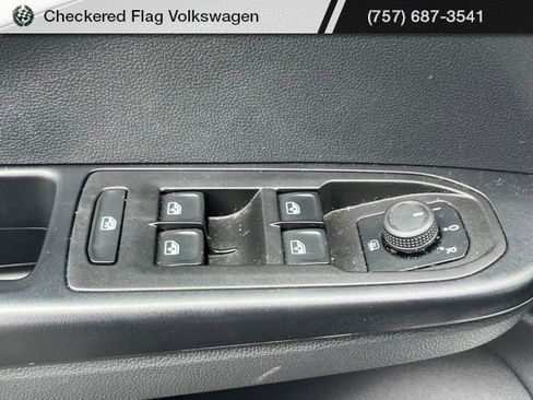 Used 2023 Volkswagen Taos SE AWD/4WD image 16
