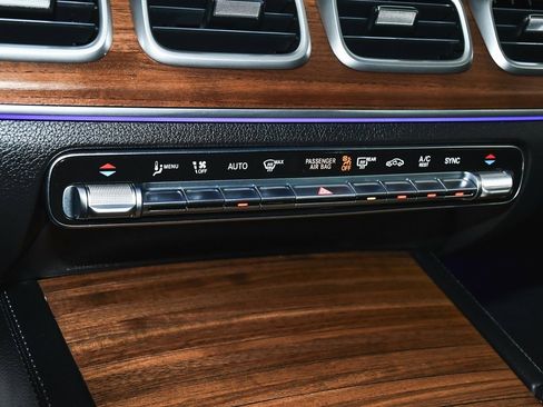 Used 2025 Mercedes-Benz GLS 450 GLS 450 image 42