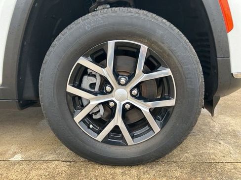 Used 2023 Jeep Grand Cherokee L Limited w/ Trailer Tow Group (B) image 9