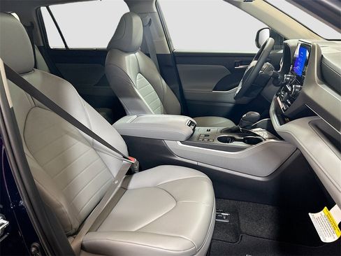 New 2026 Toyota Highlander XLE image 27