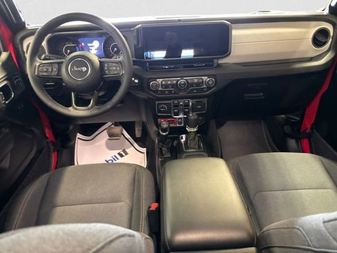 Used 2025 Jeep Wrangler Unlimited Sport AWD/4WD image 11