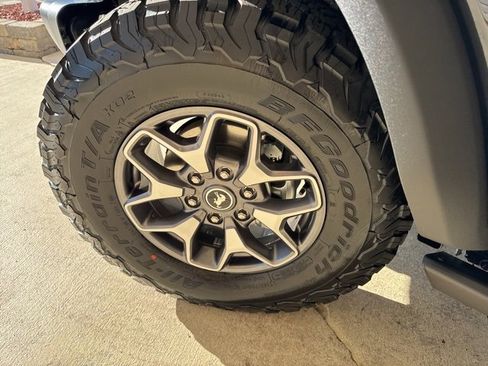 New 2025 Ford Bronco Badlands image 40