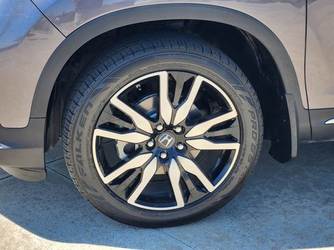 Used 2021 Honda Pilot Touring image 11