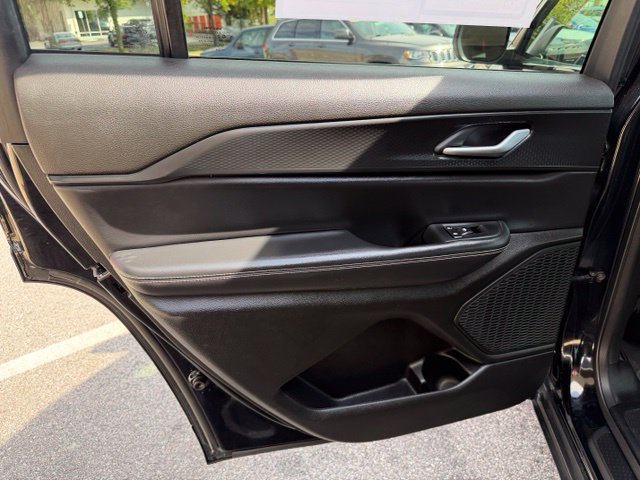 Used 2023 Jeep Grand Cherokee L Laredo w/ Luxury Tech Group I AWD/4WD image 16
