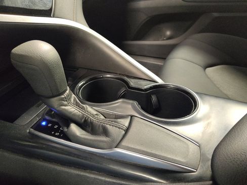 Used 2020 Toyota Camry LE image 26