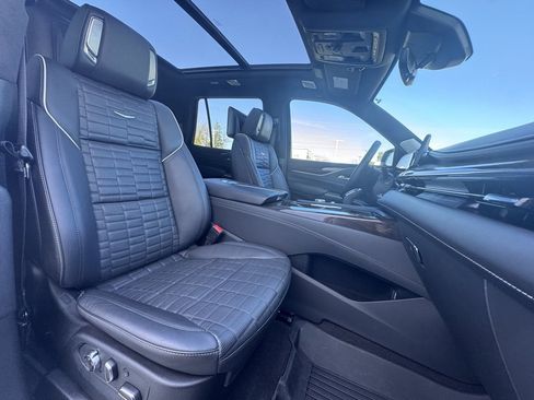 Used 2024 Cadillac Escalade Sport Platinum w/ LPO, ONYX Package image 12