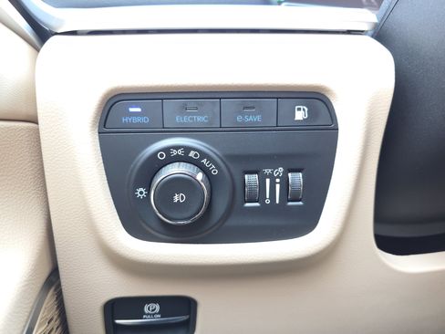 Certified 2023 Jeep Grand Cherokee 4WD 4xe w/ Luxury Tech Group II image 24