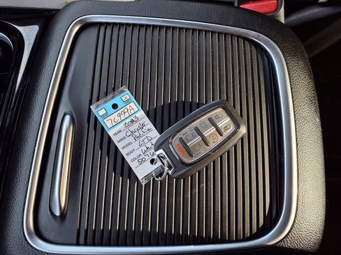 Used 2023 Chrysler Pacifica Limited image 18