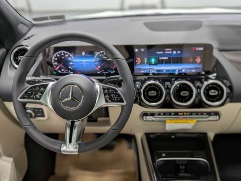New 2026 Mercedes-Benz GLA 250 4MATIC image 5