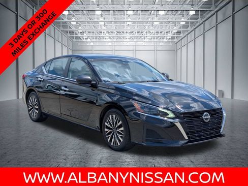 Certified 2024 Nissan Altima 2.5 SV FWD image 1