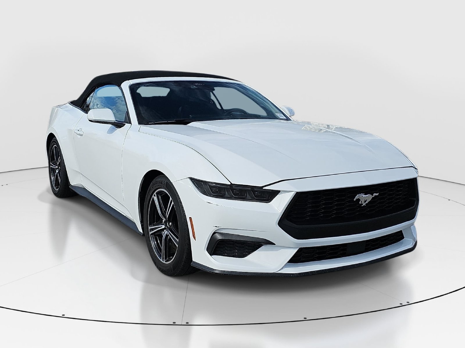 Used 2024 Ford Mustang Convertible RWD image 3