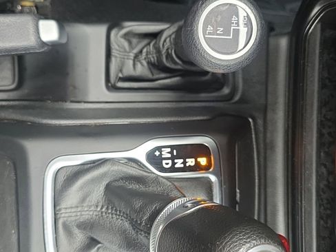 Used 2022 Jeep Wrangler Unlimited Sport AWD/4WD image 31