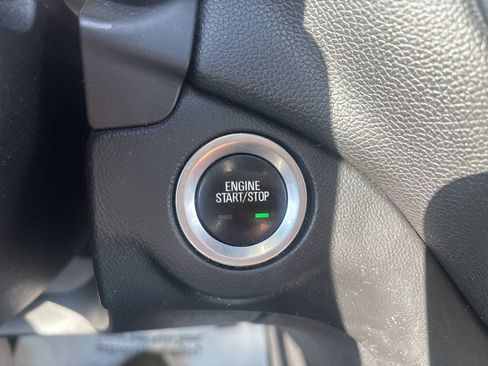 Used 2018 Chevrolet Equinox LT image 19