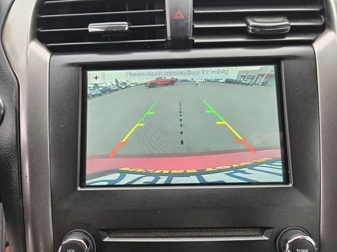 Used 2017 Ford Fusion SE w/ Fusion SE Technology Package FWD image 14