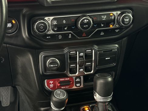 Used 2022 Jeep Gladiator Rubicon w/ LED Lighting Group AWD/4WD image 31
