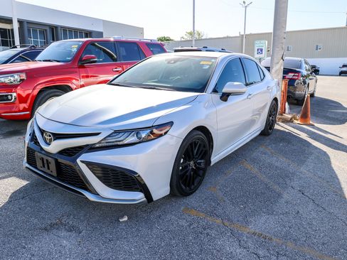 Used 2023 Toyota Camry XSE image 1