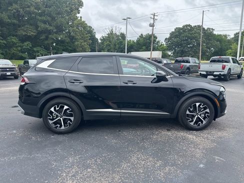 Used 2025 Kia Sportage EX FWD image 2