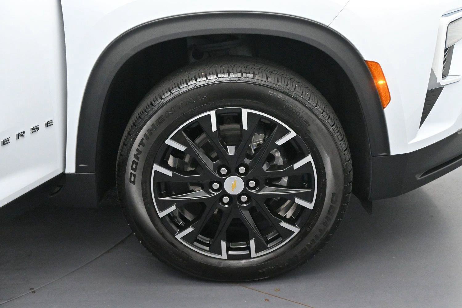Used 2026 Chevrolet Traverse LT w/ Sun and Wheel Package FWD image 38