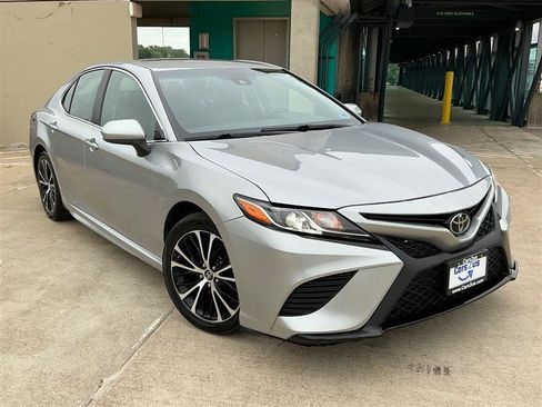 Used 2018 Toyota Camry SE FWD image 7