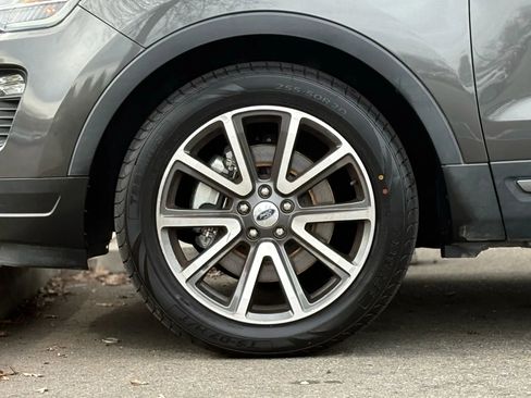 Used 2019 Ford Explorer XLT w/ Equipment Group 202A image 31