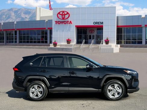 Used 2025 Toyota RAV4 XLE image 4