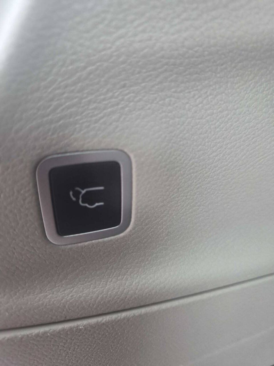 Used 2023 Chrysler Voyager LX FWD image 13