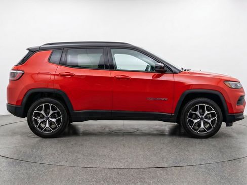 Used 2025 Jeep Compass Limited AWD/4WD image 11