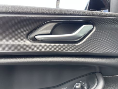 New 2025 Jeep Grand Cherokee Altitude image 17