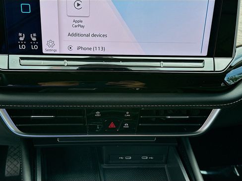 Used 2024 Volkswagen Atlas SE image 14