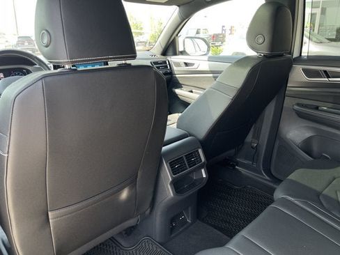 New 2026 Volkswagen Atlas Cross Sport SE FWD image 17
