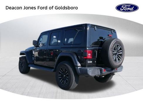 Used 2019 Jeep Wrangler Unlimited Sahara w/ Safety Group image 5