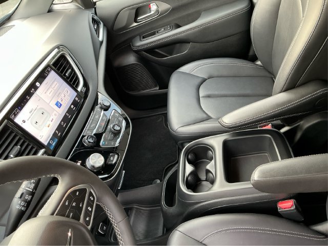 Used 2026 Chrysler Pacifica Select FWD image 23