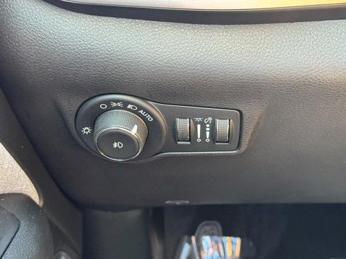 Used 2023 Jeep Compass Latitude w/ Convenience Group AWD/4WD image 19