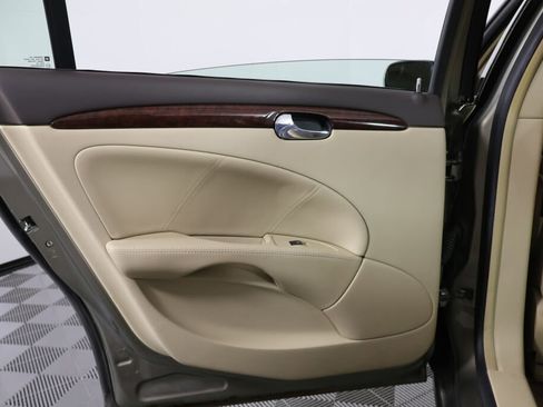 Used 2010 Buick Lucerne CXL image 16